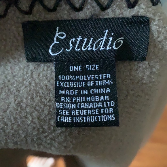 NWOT E Studio woman’s plaid fleece cape/shawl. OS - Picture 3 of 3